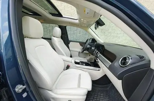 MERCEDES-BENZ GLB 