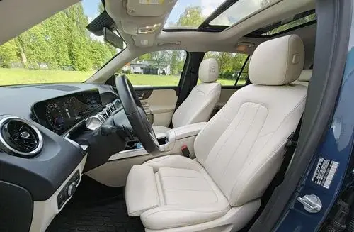 MERCEDES-BENZ GLB 