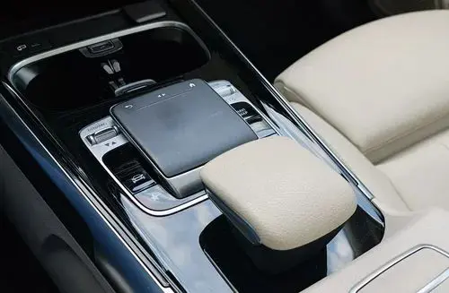 MERCEDES-BENZ GLB 
