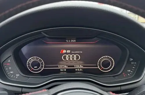 AUDI S5 