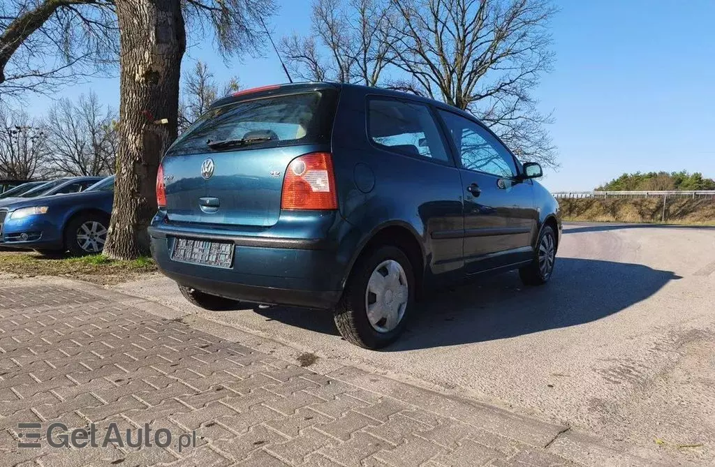 VOLKSWAGEN Polo 