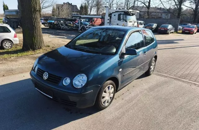 VOLKSWAGEN Polo 