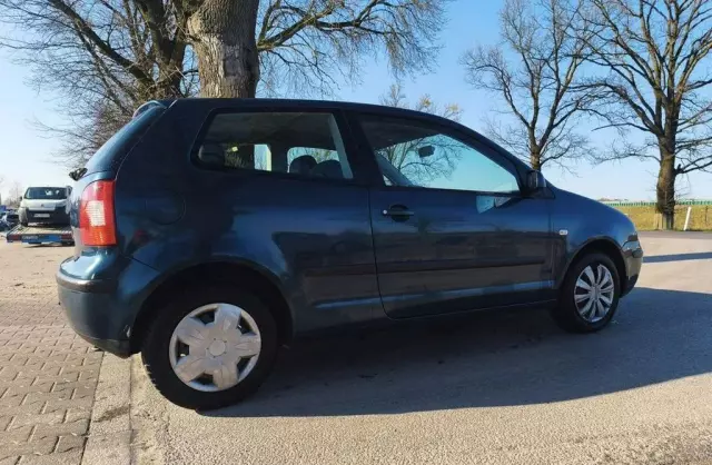 VOLKSWAGEN Polo 