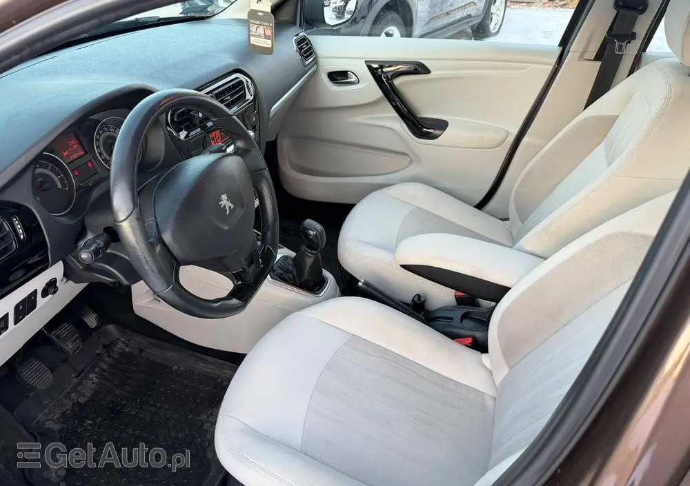 PEUGEOT 301 1.2 VTi/Pure Tech Allure