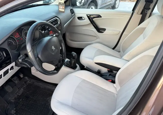 PEUGEOT 301 1.2 VTi/Pure Tech Allure