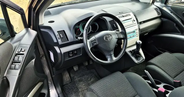 TOYOTA Corolla Verso 1.8 Premium + 7os