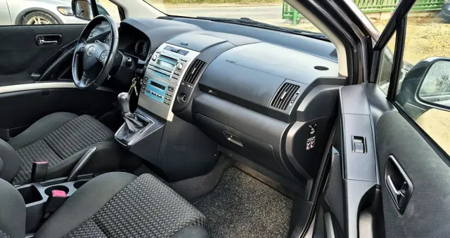TOYOTA Corolla Verso 1.8 Premium + 7os