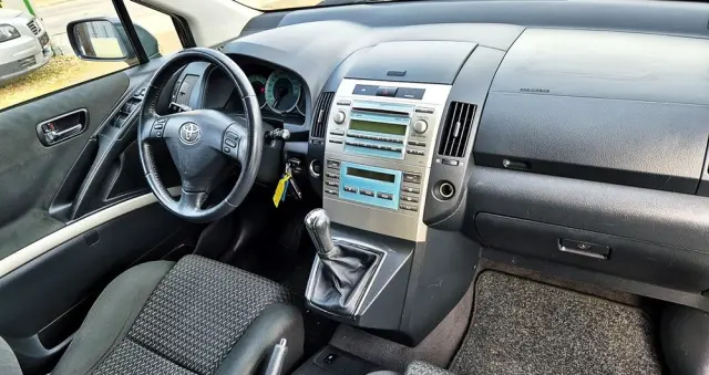 TOYOTA Corolla Verso 1.8 Premium + 7os