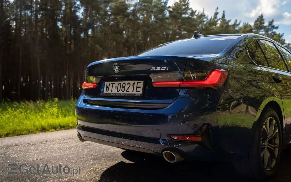 BMW Seria 3 330i Advantage sport