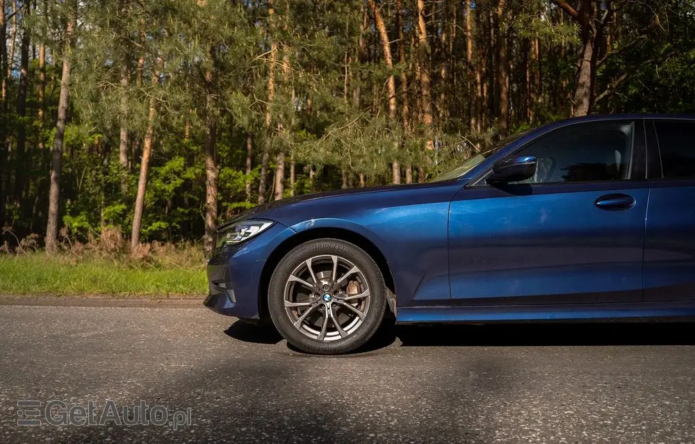 BMW Seria 3 330i Advantage sport