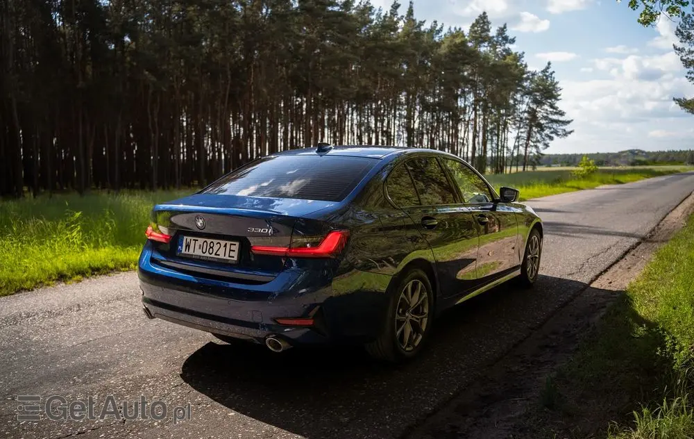 BMW Seria 3 330i Advantage sport
