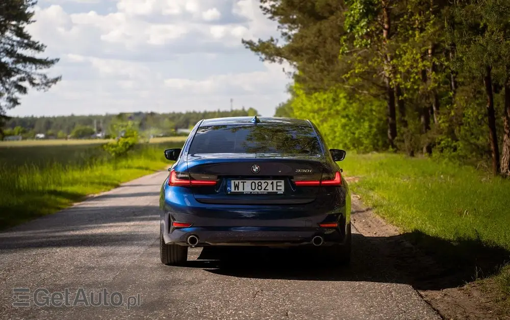 BMW Seria 3 330i Advantage sport