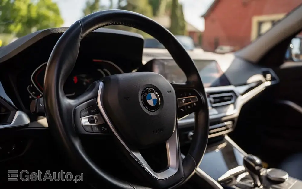 BMW Seria 3 330i Advantage sport