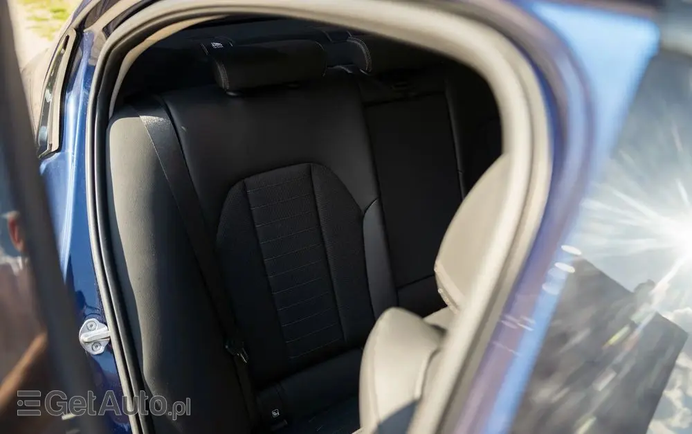 BMW Seria 3 330i Advantage sport