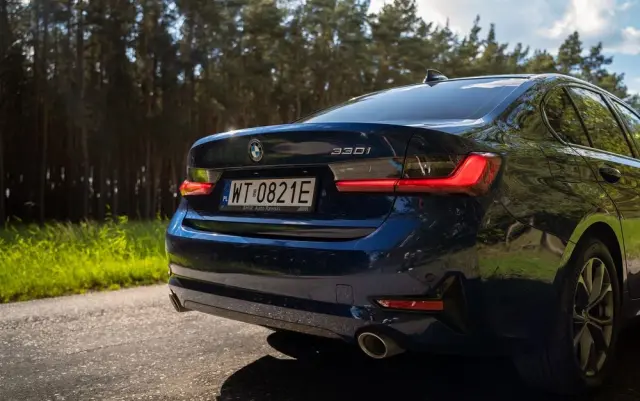 BMW Seria 3 330i Advantage sport
