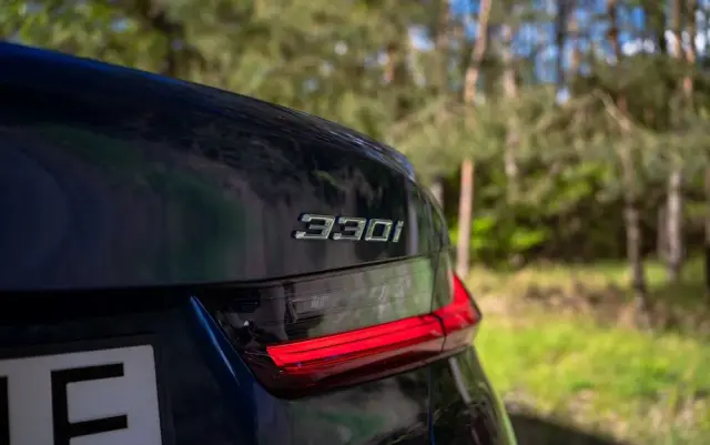 BMW Seria 3 330i Advantage sport