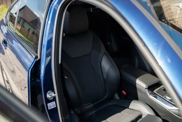 BMW Seria 3 330i Advantage sport