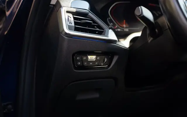 BMW Seria 3 330i Advantage sport