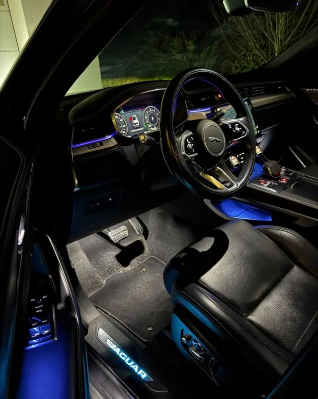 JAGUAR F-Pace 2.0 P400e PHEV AWD R-Dynamic HSE