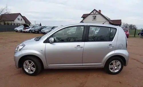 DAIHATSU Sirion 
