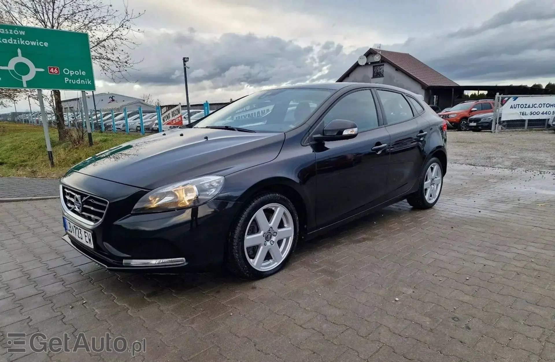 VOLVO V40 