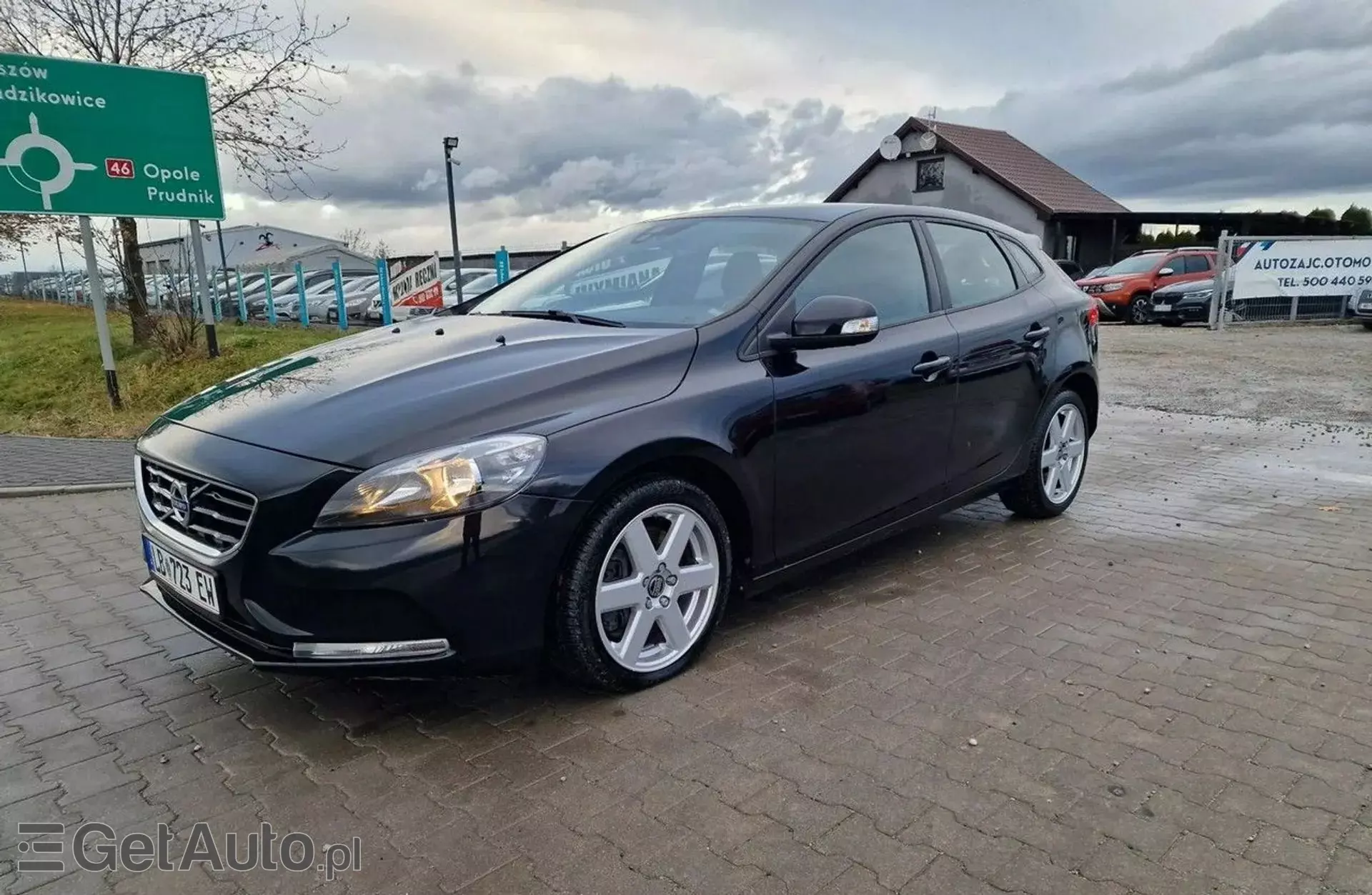 VOLVO V40 
