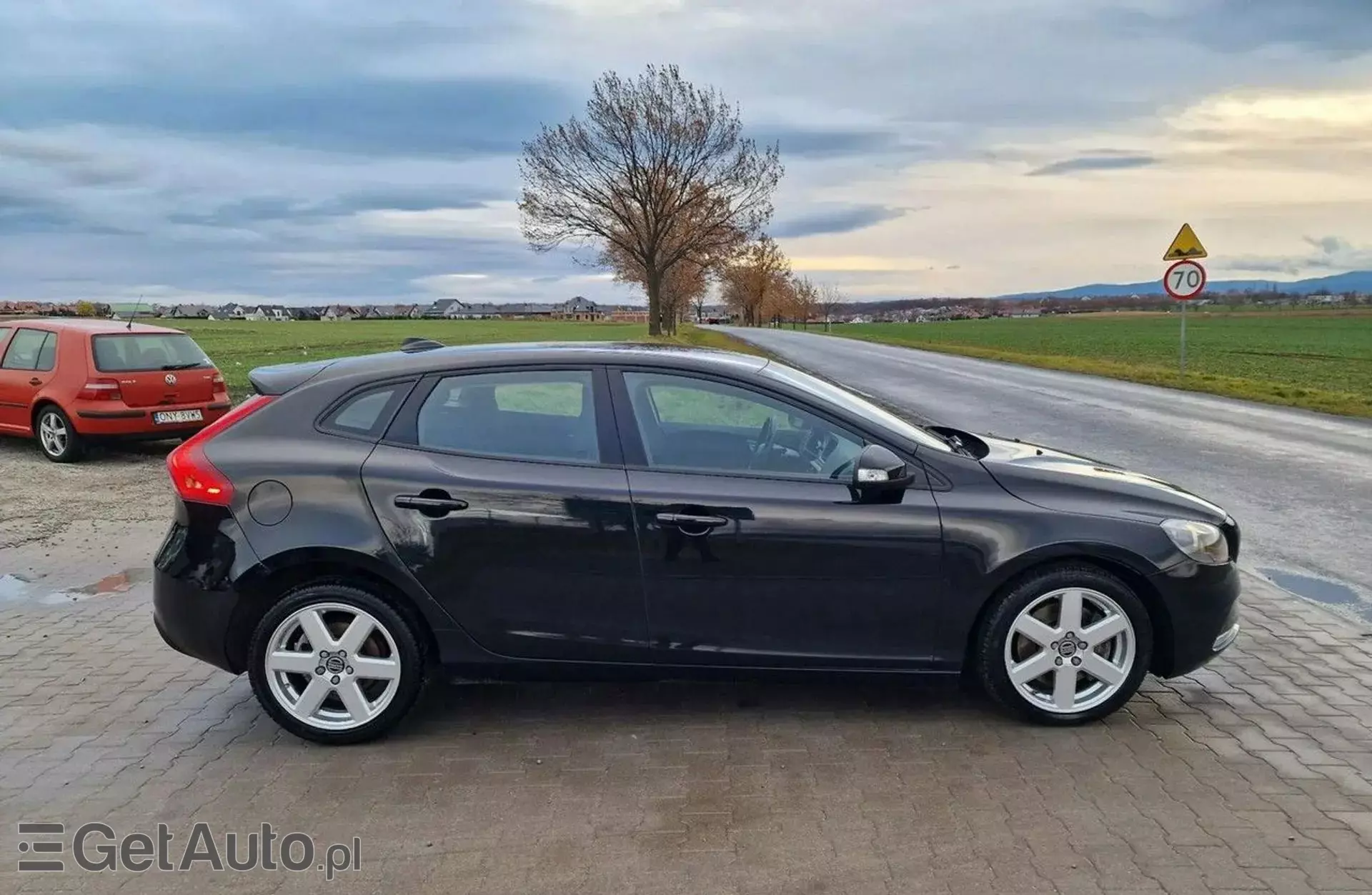 VOLVO V40 