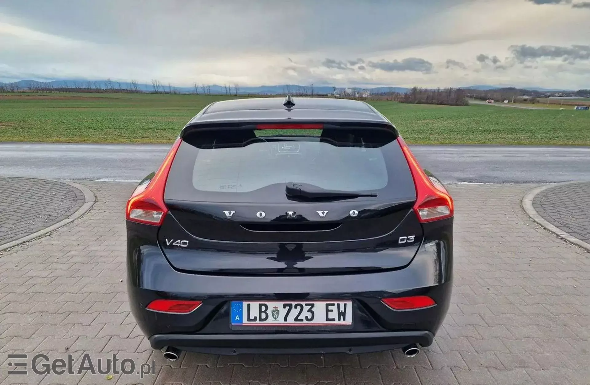 VOLVO V40 