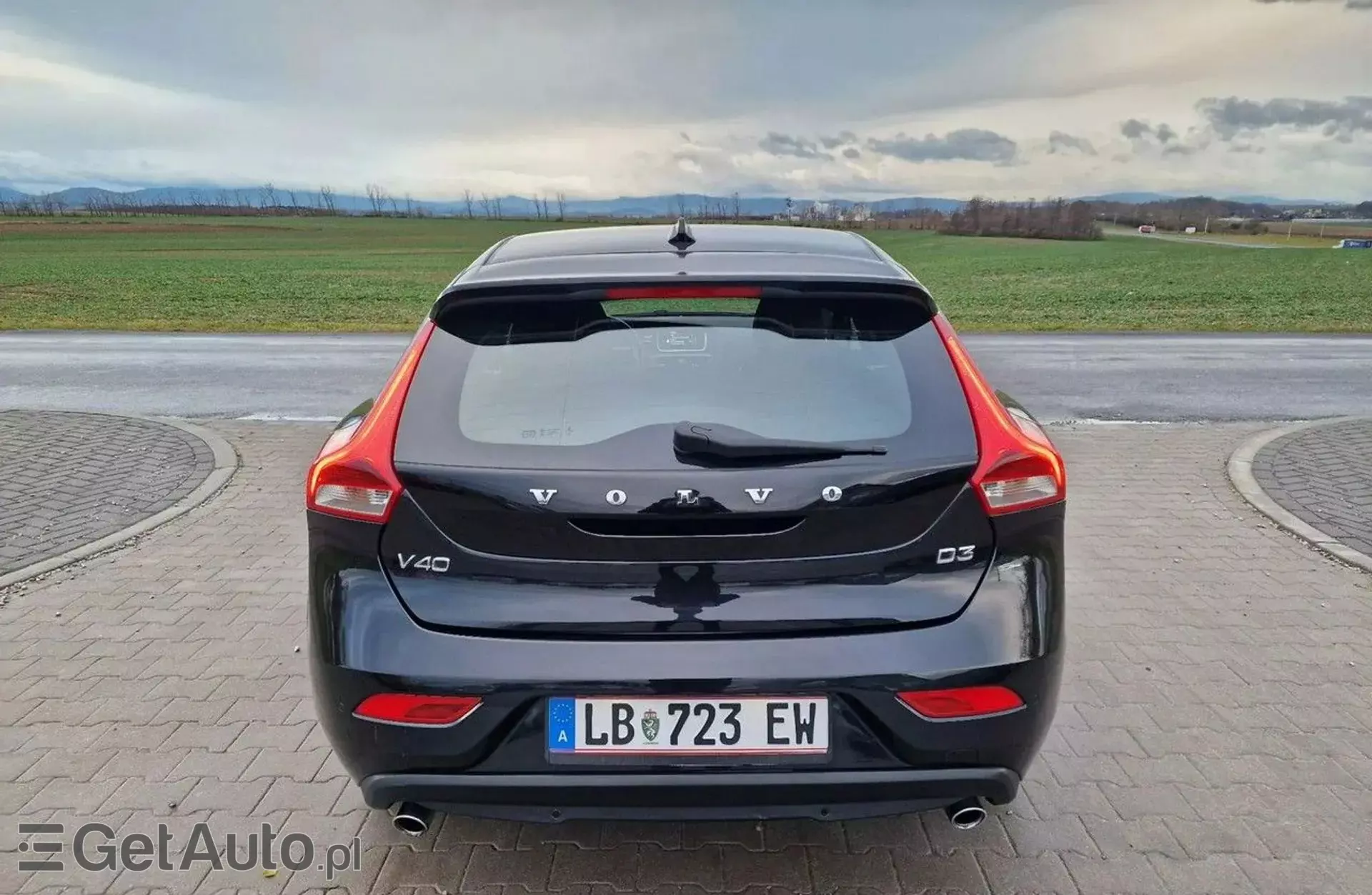 VOLVO V40 