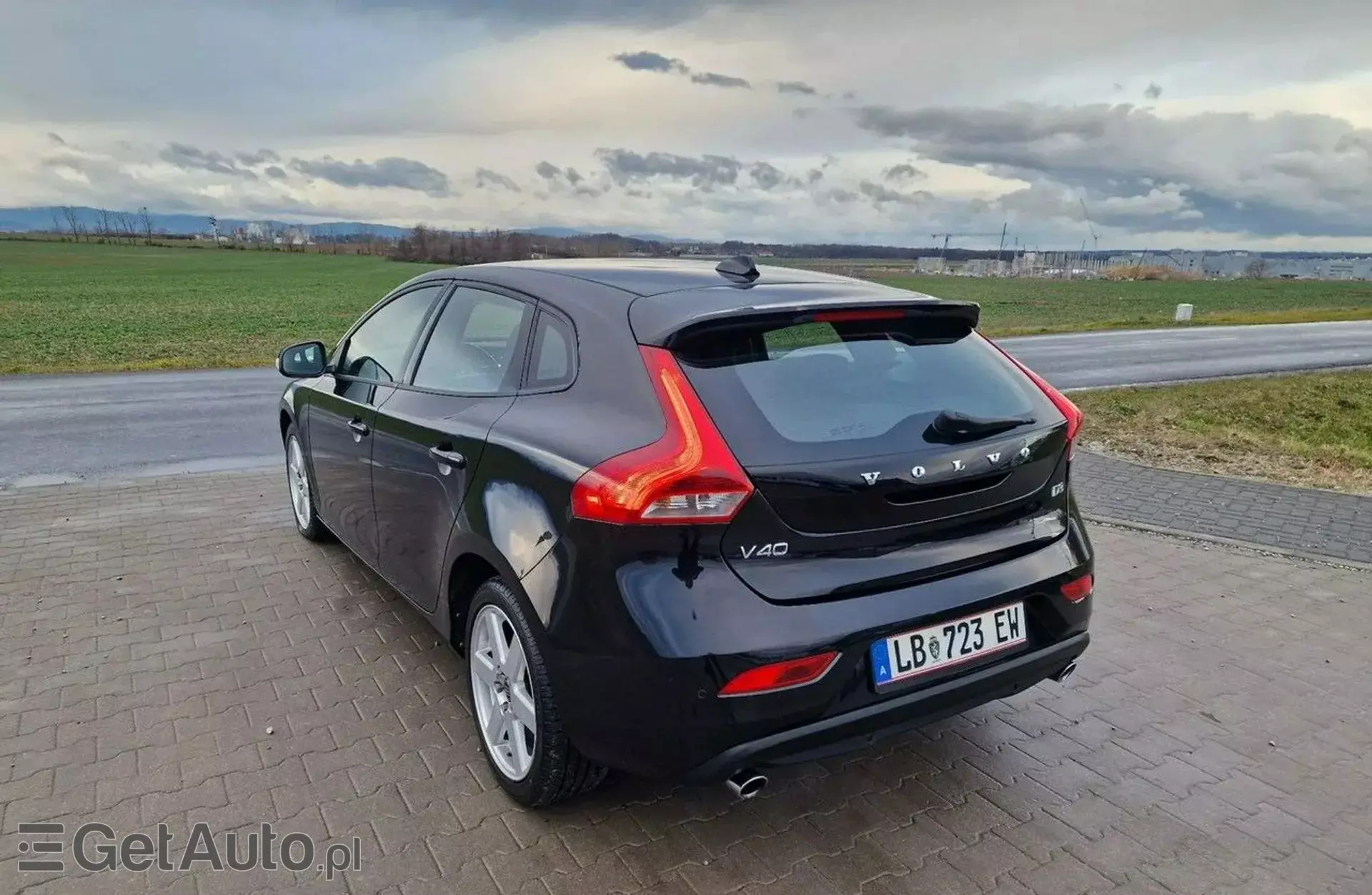 VOLVO V40 