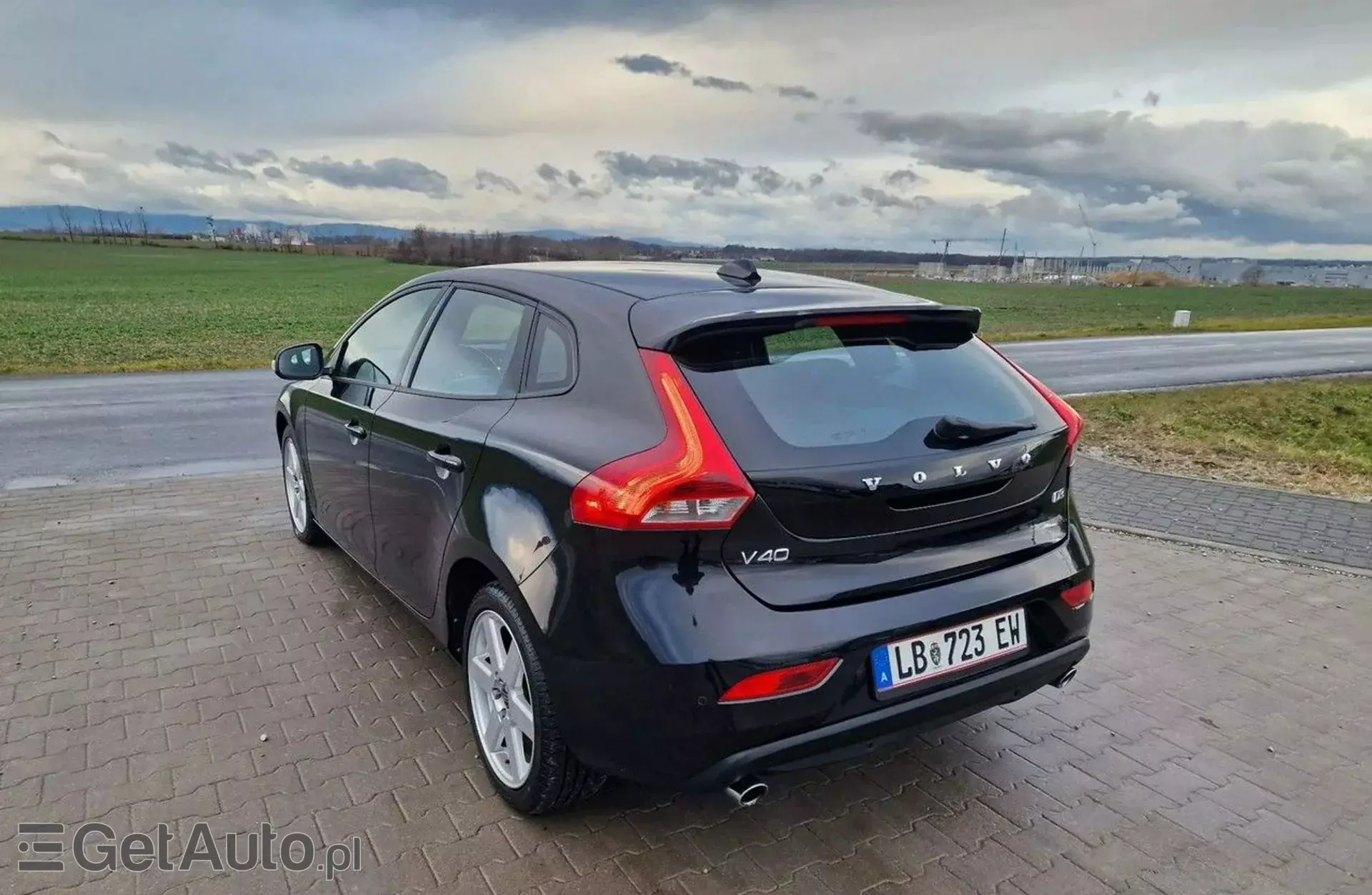 VOLVO V40 