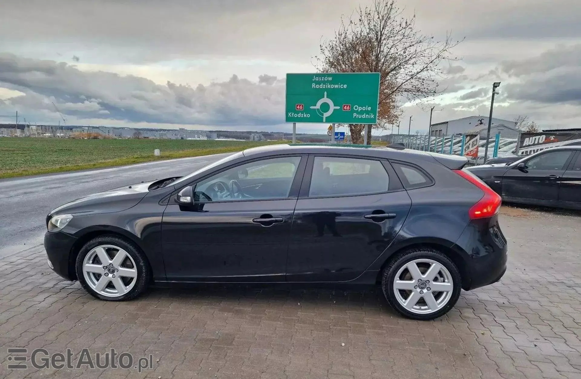 VOLVO V40 