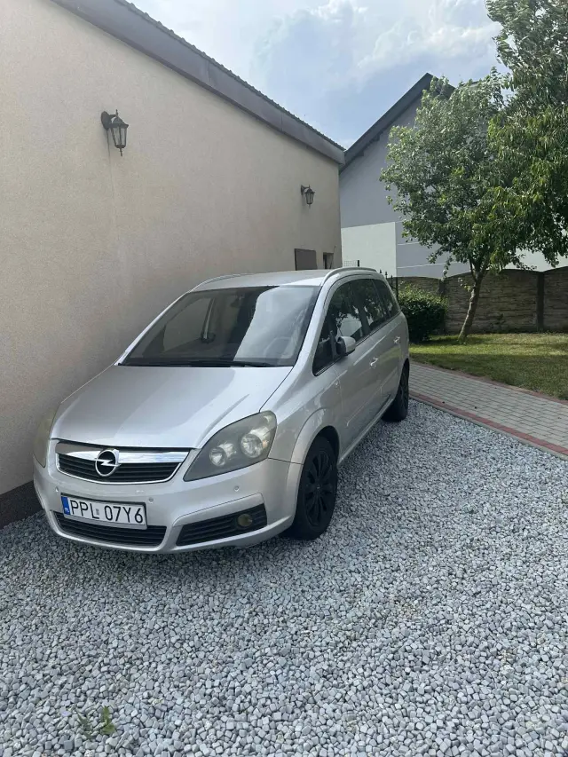 OPEL Zafira Essentia