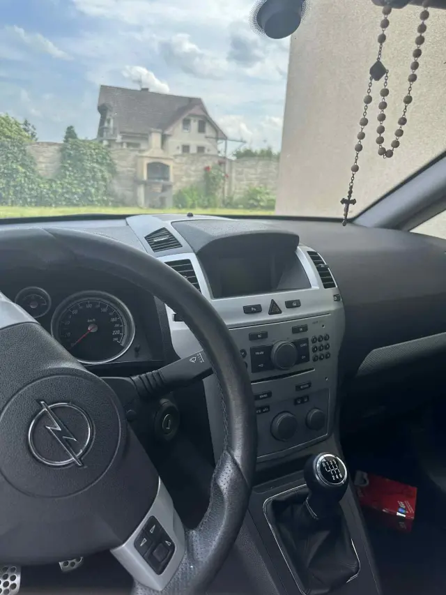 OPEL Zafira Essentia