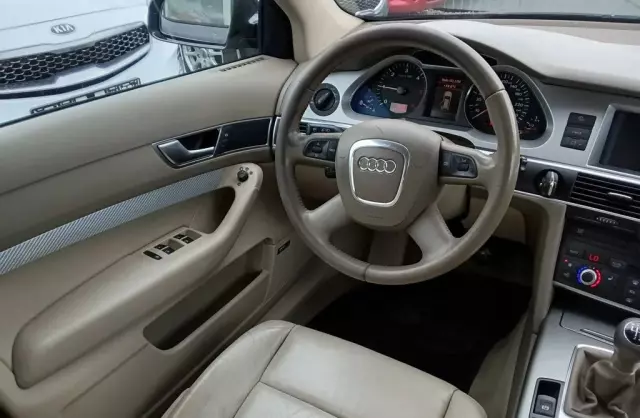 AUDI A6 