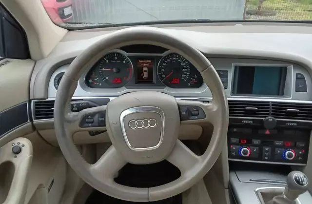AUDI A6 