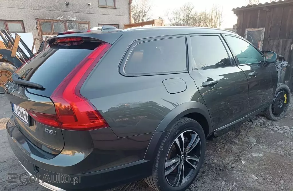 VOLVO V90 Cross Country 