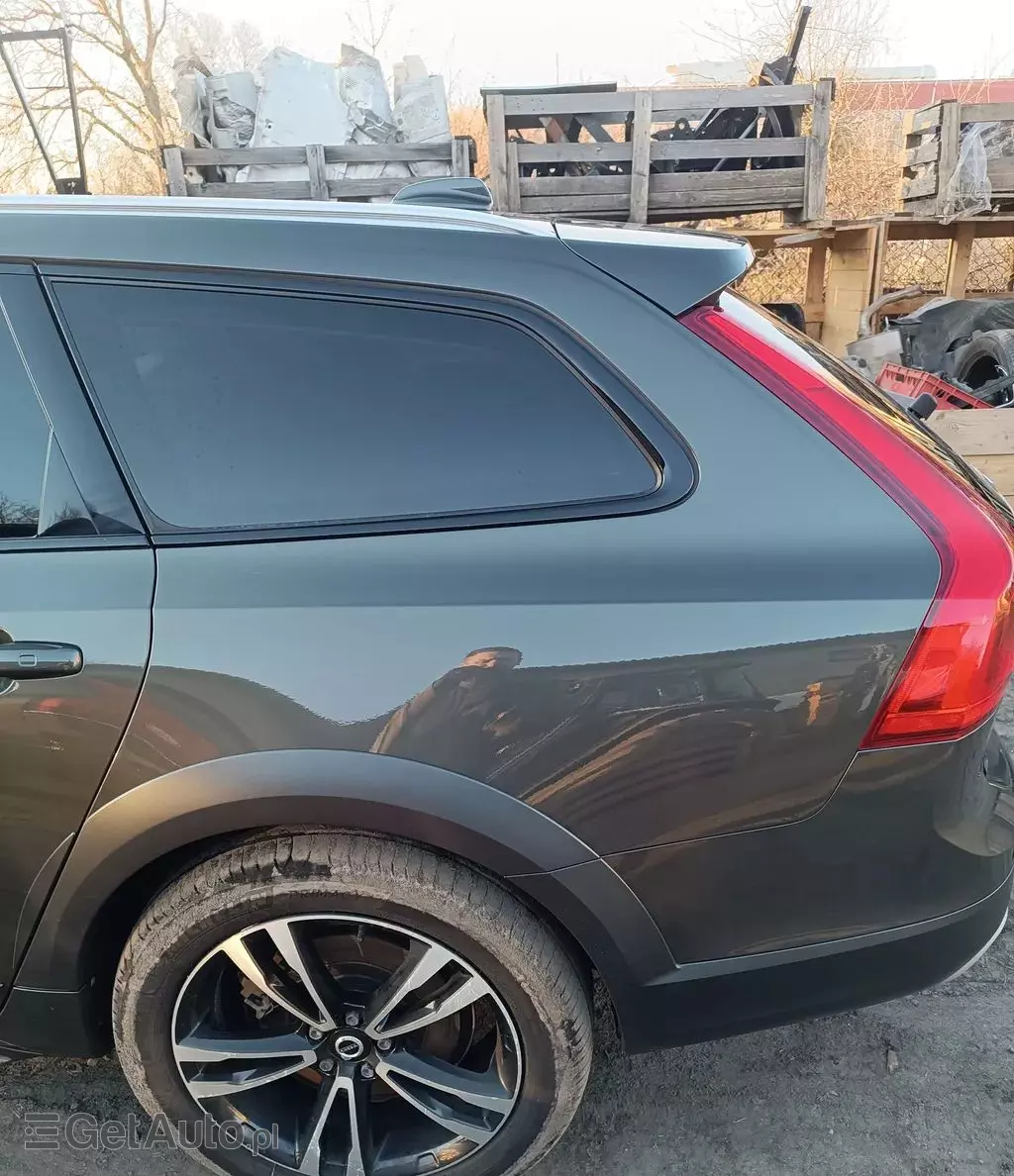 VOLVO V90 Cross Country 