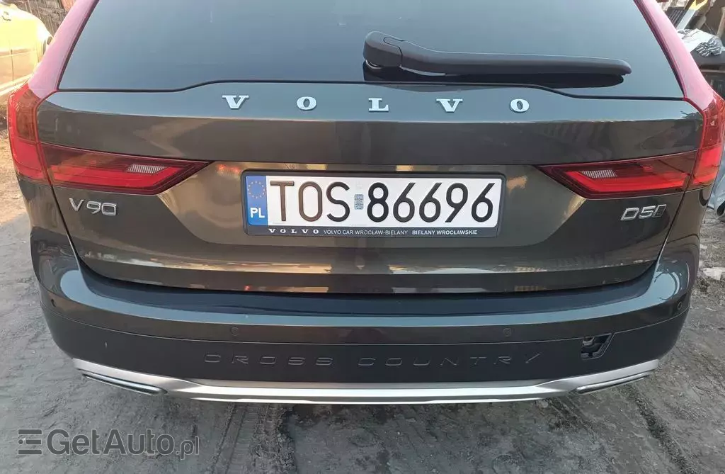 VOLVO V90 Cross Country 