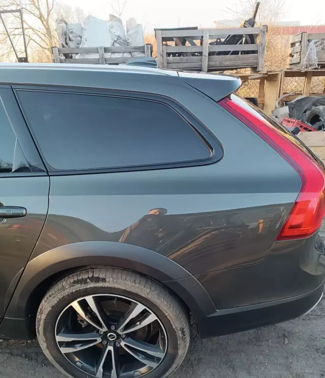VOLVO V90 Cross Country 