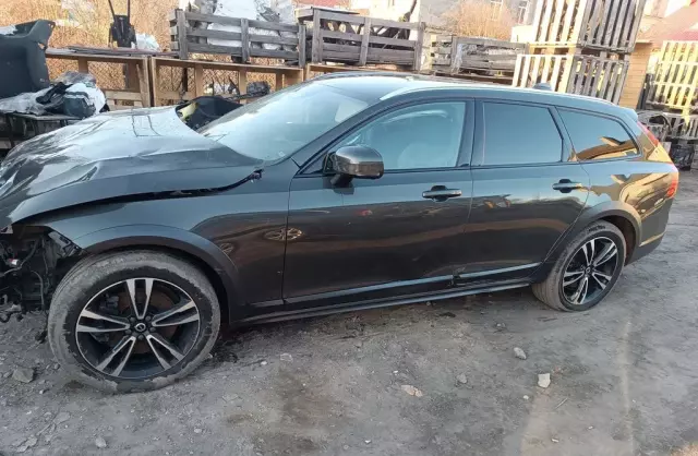 VOLVO V90 Cross Country 