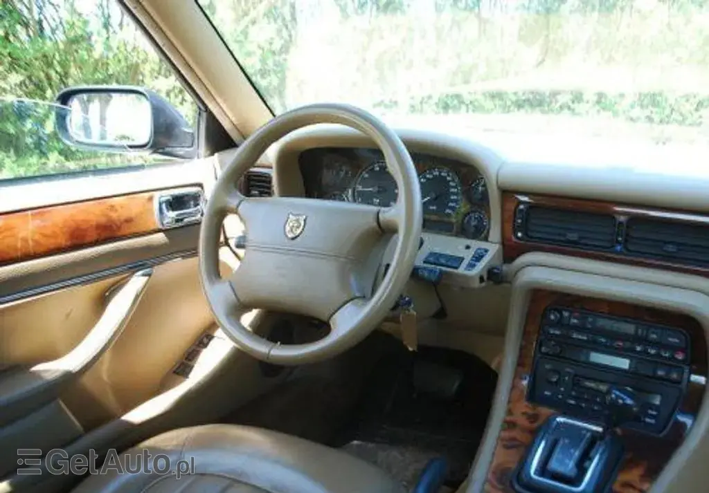 JAGUAR XJ 