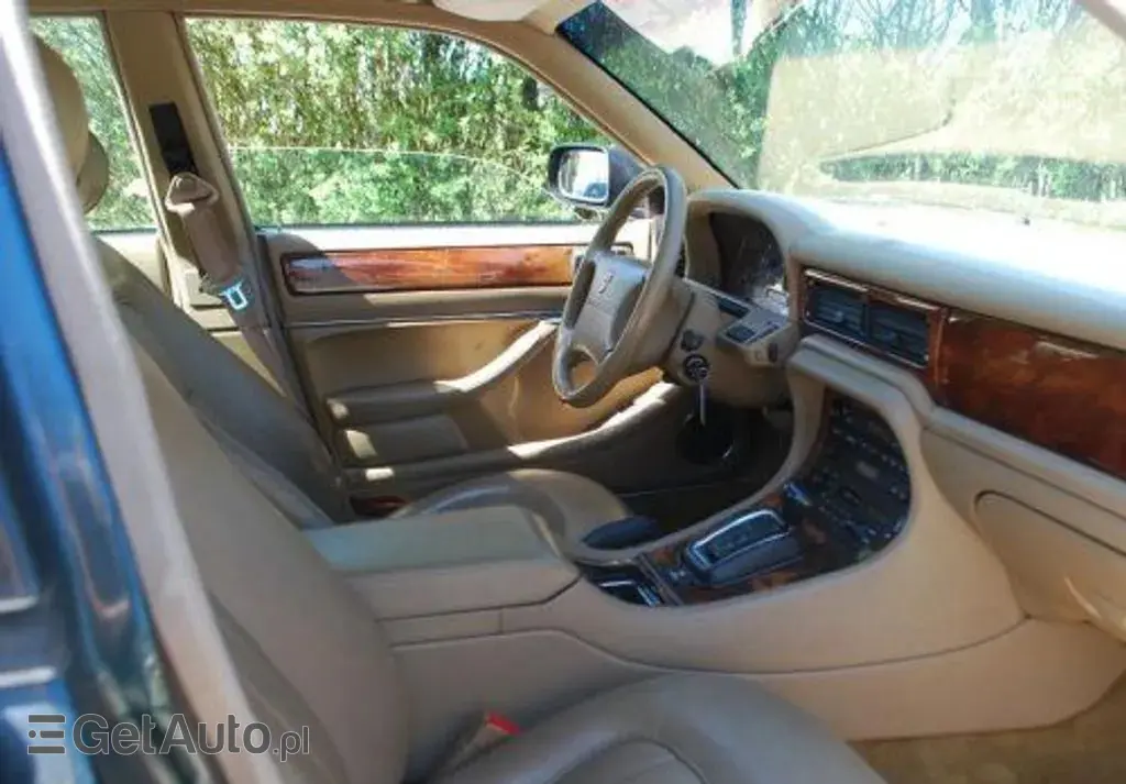 JAGUAR XJ 