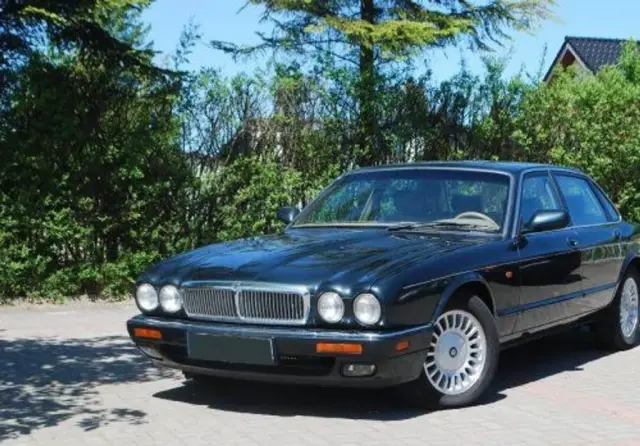 JAGUAR XJ 