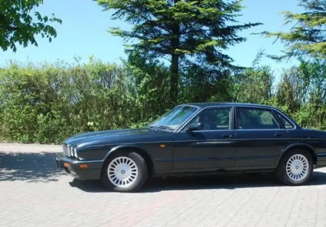JAGUAR XJ 