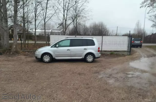 VOLKSWAGEN Touran 
