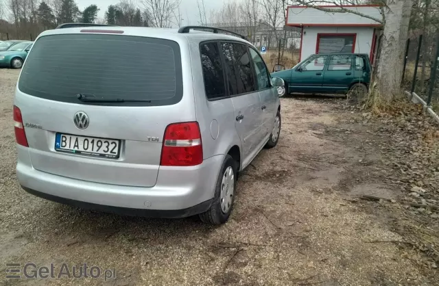VOLKSWAGEN Touran 