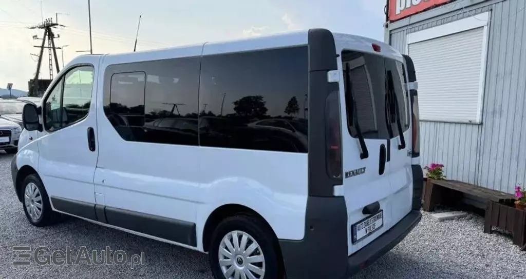 RENAULT Trafic 