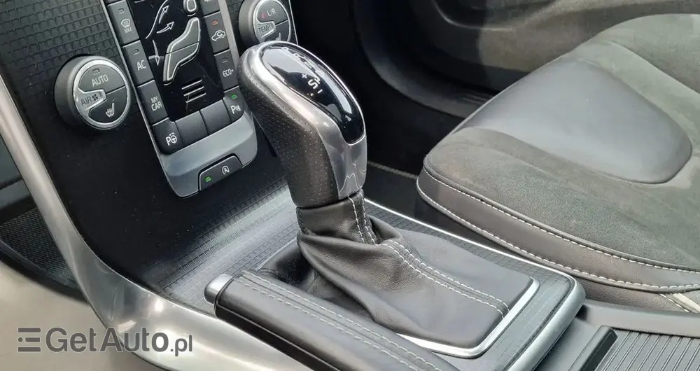 VOLVO V40 T3 Geartronic RDesign
