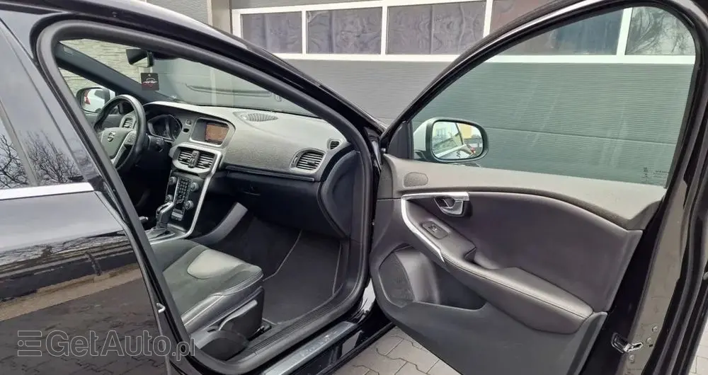 VOLVO V40 T3 Geartronic RDesign